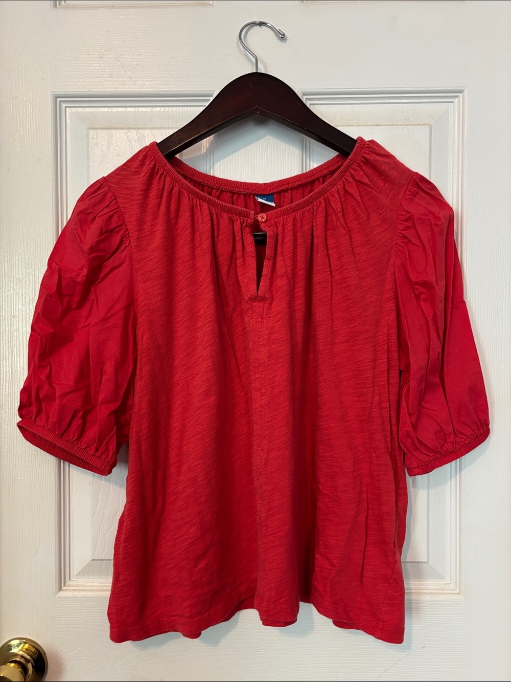 Old Navy Red Puff Sleeve top. Size M.